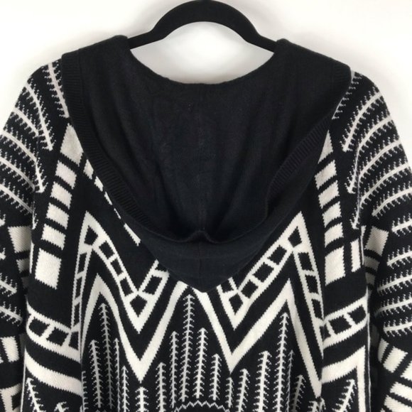 Express Black & White Aztec Tribal Knit Poncho - Picture 7 of 8